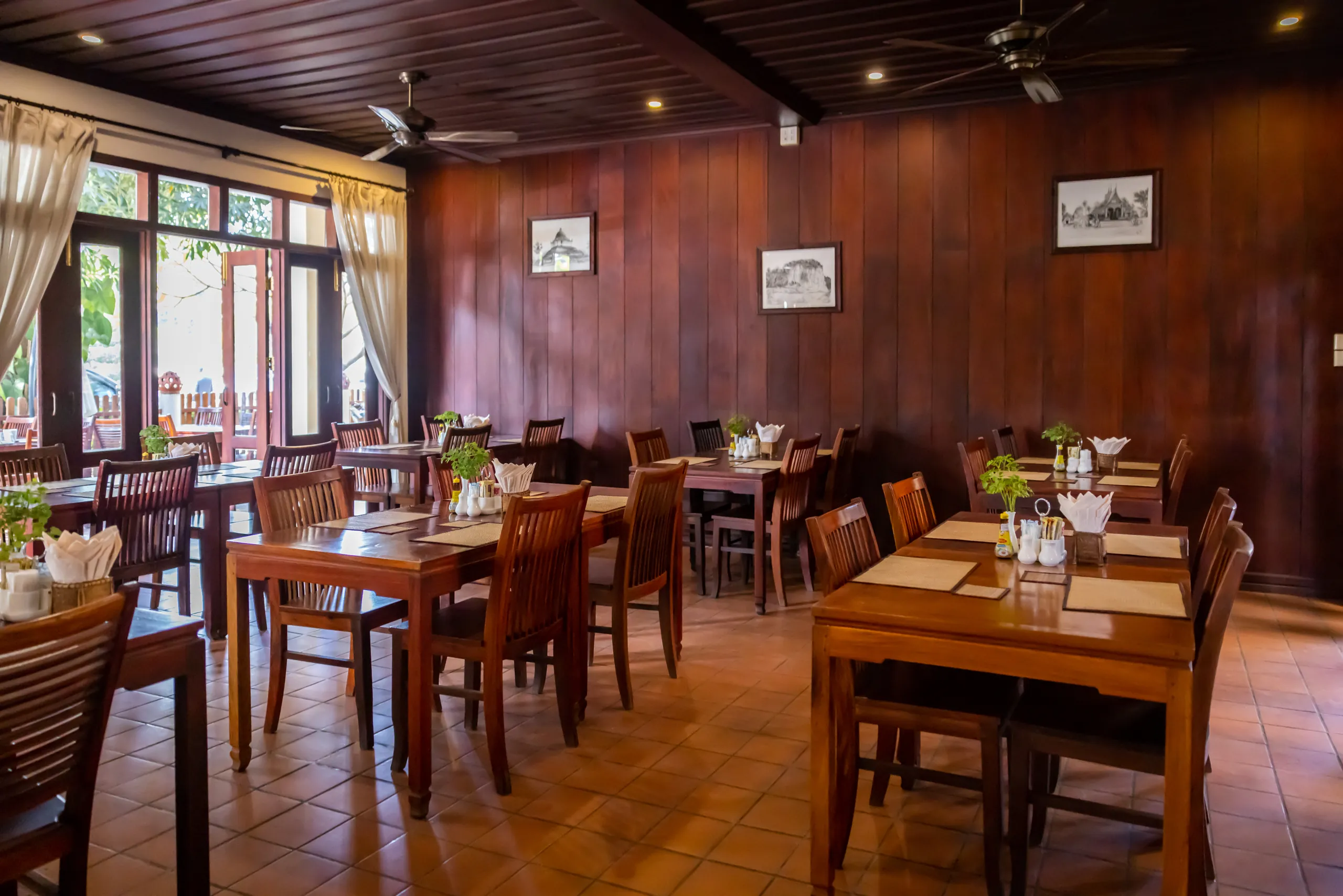 The Heritage Bar and Restaurant, timber tables set beneath a panelled ceiling